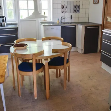 Three-bedroom Holiday In Højer